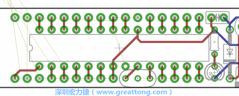 諧振器應擺放在ATmega微控制器的針腳8、9和10旁邊，在共鳴器和微控制器中間的高頻信號線應該要愈短愈好，此外，其它的信號線應該要遠離這個區(qū)域且配置在諧振器的下方，這樣做是為了防止不必要的無線電波干擾。