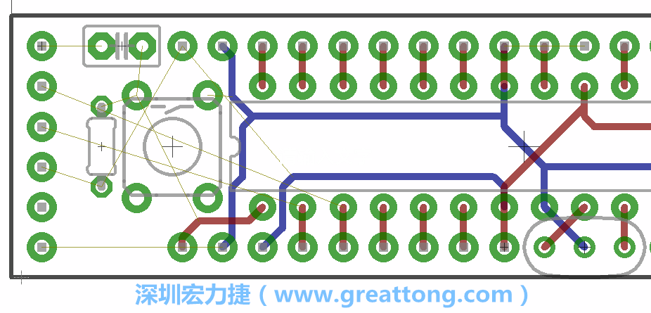 到目前為止，你應該只剩下四個部分還未進行布線，10K重置上拉電阻器、重置電容和1×6的序列排針。