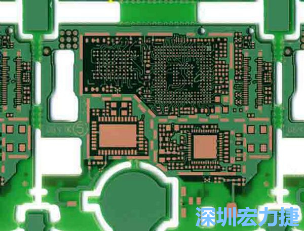 在產(chǎn)品極度要求小型化設(shè)計(jì)時(shí)，可利用HDI板材壓縮主板面積，同時(shí)具減輕重量優(yōu)點(diǎn)。