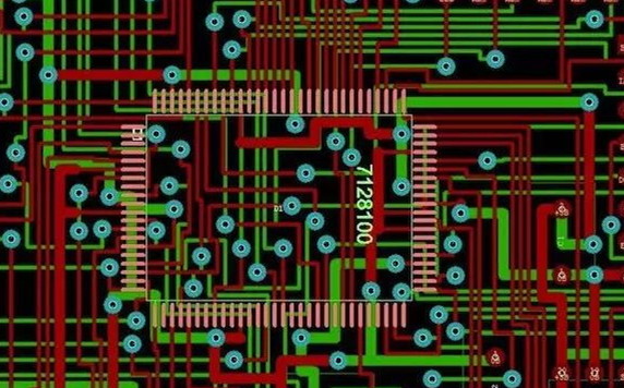 圖1：兩種PCB模型的部分電路。頂圖：傳統(tǒng)設(shè)計版本。