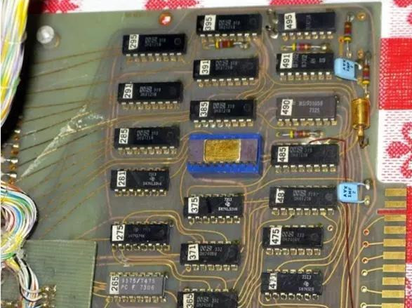 1972年開發(fā)的一塊基于Intel 8008的計算機中的印刷電路板。(資源來源：DigiBarn計算機博物館)